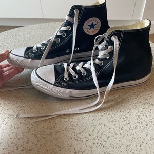 Black Converse High tops 10.5 wm / 8.5 men